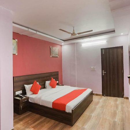OYO 75701 Red Velvet Rooms&Banquet Faridabad Extérieur photo