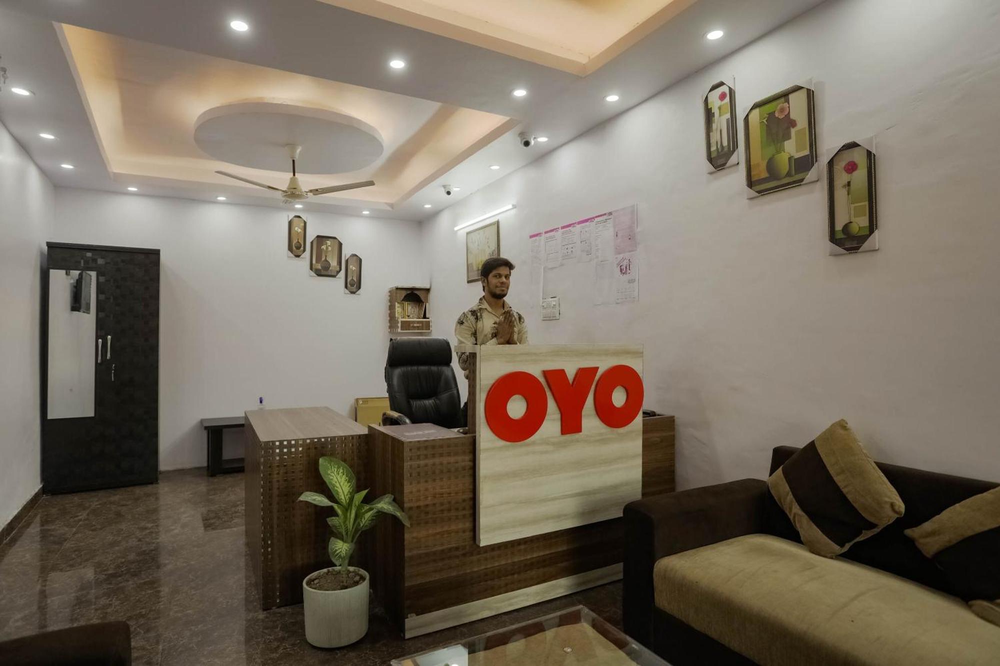 OYO 75701 Red Velvet Rooms&Banquet Faridabad Extérieur photo