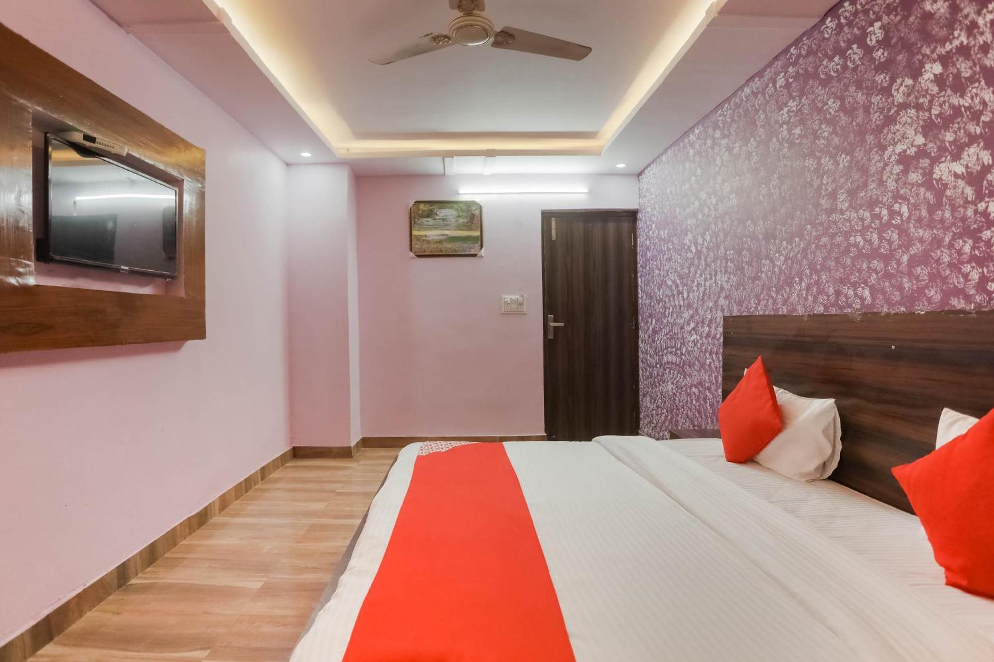 OYO 75701 Red Velvet Rooms&Banquet Faridabad Extérieur photo