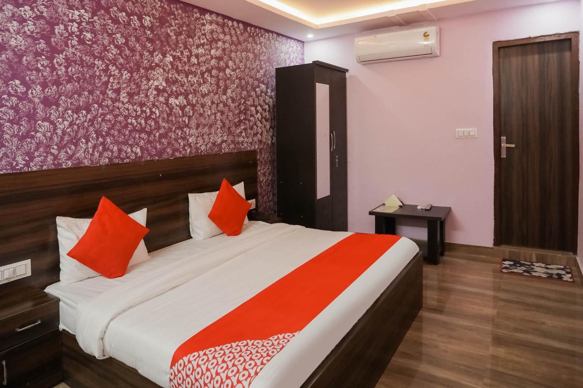 OYO 75701 Red Velvet Rooms&Banquet Faridabad Extérieur photo